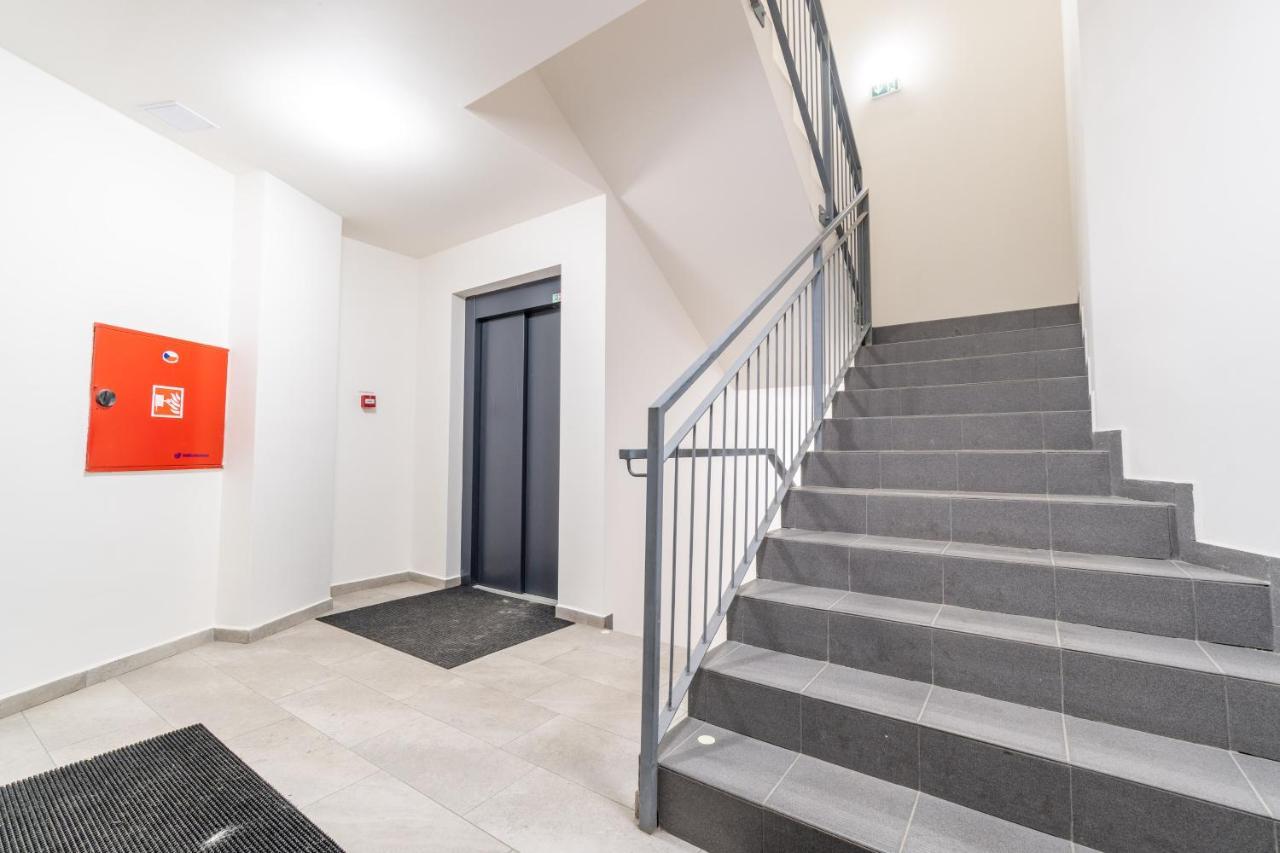 Brand New Studio Apartment #51 With Free Secure Parking In The Center Prag Exterior foto